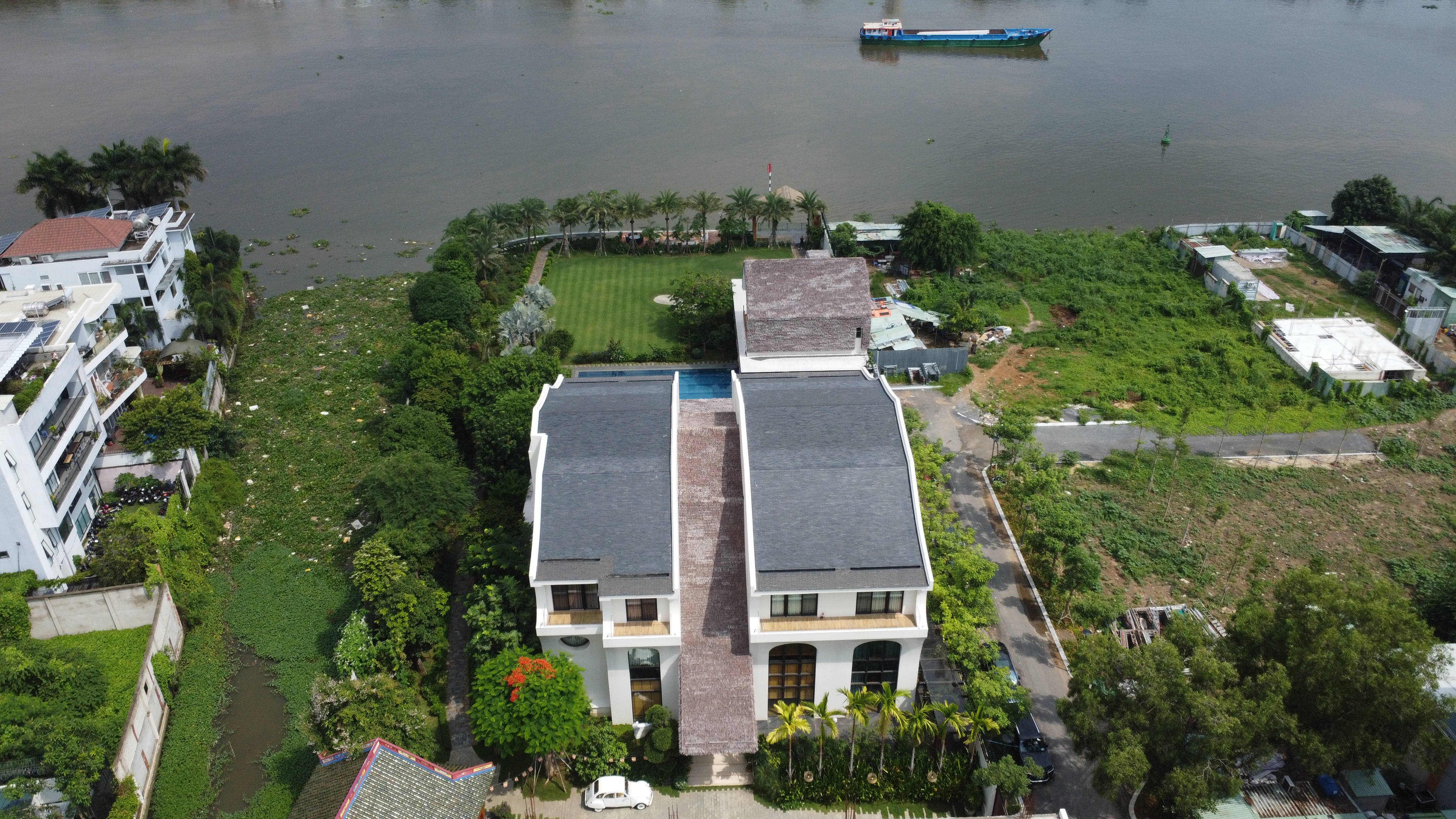 SHOWROOM THUỶ NGUYỄN